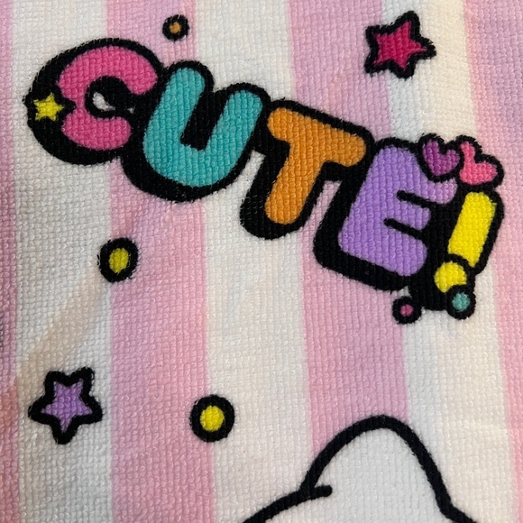 Hello Kitty Beach Towel - Picture 2 of 7